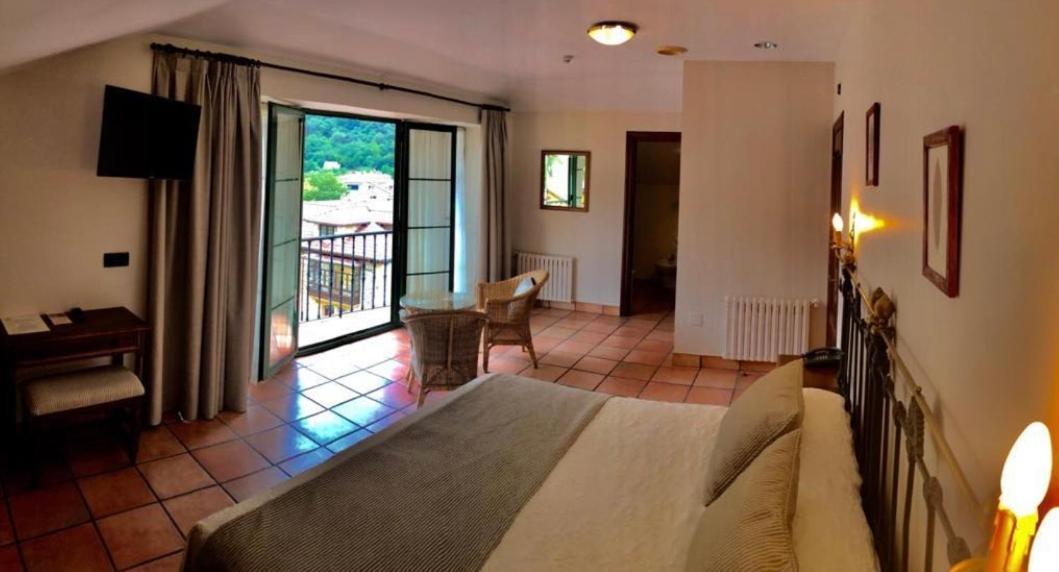 Hotel Villa De Cabrales Аренас де Кабралес Екстериор снимка